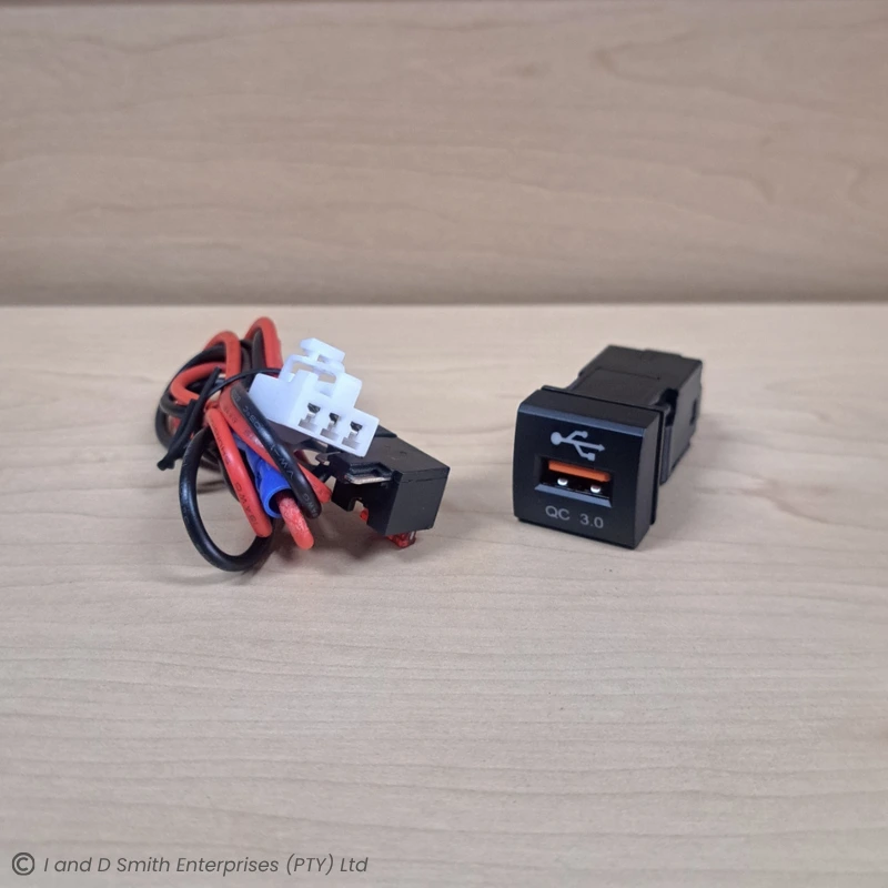 Lumeno - 22mm Square Single QC3 Charger - Image 2